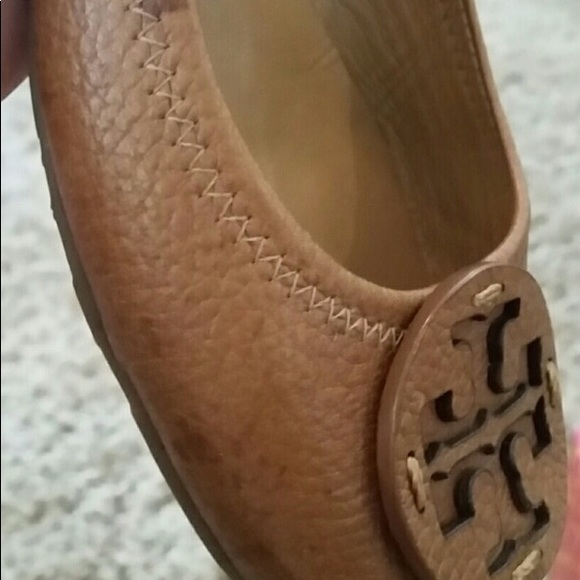 Beautiful Tan Tory Burch tumbled leather flats. - Picture 4 of 7